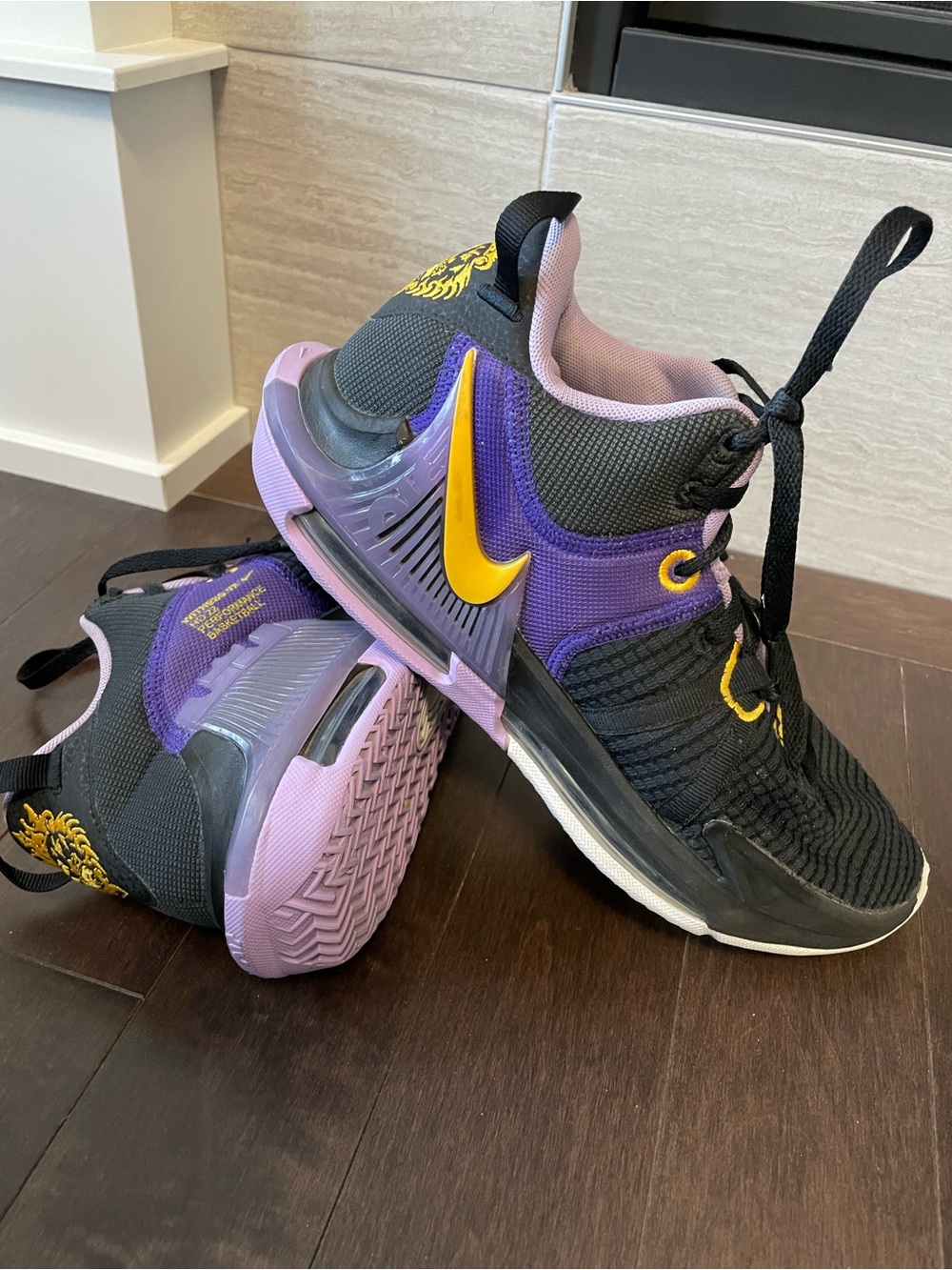 Nike LeBron Witness 7 Basketball Shoes Men’s 9